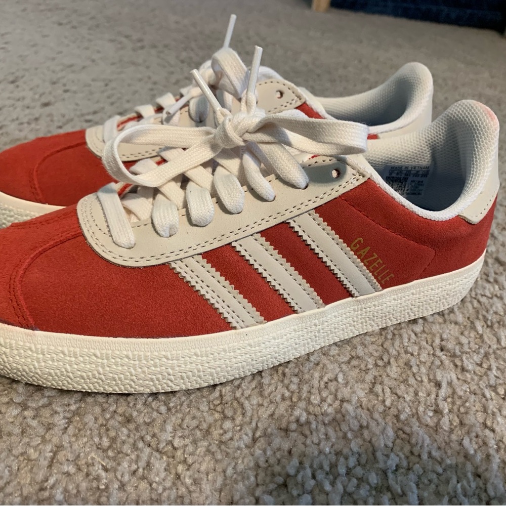 Classic Unisex Adidas Gazelle ADV sneakers. - Picture 4 of 11